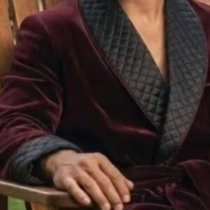 New without tags Luxurobes Burgundy Men's lounge jacket w/Black Accents size M